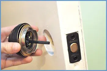 State Locksmith Services Van Nuys, CA 818-491-5045 - 5-change-locks-service
